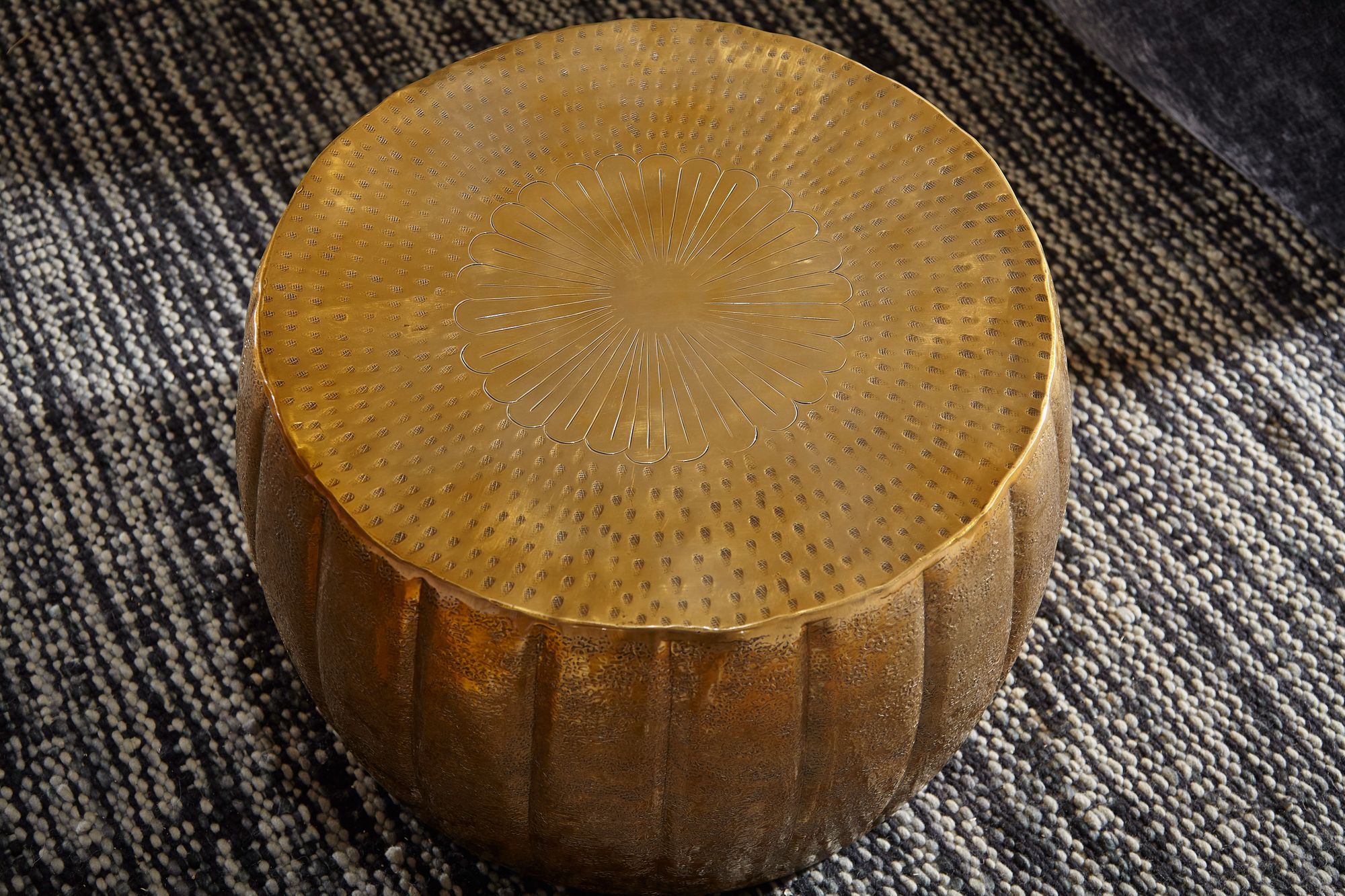 46313-WOHNLING-Couchtisch-60x60x36-cm-Aluminium-G_2.jpg