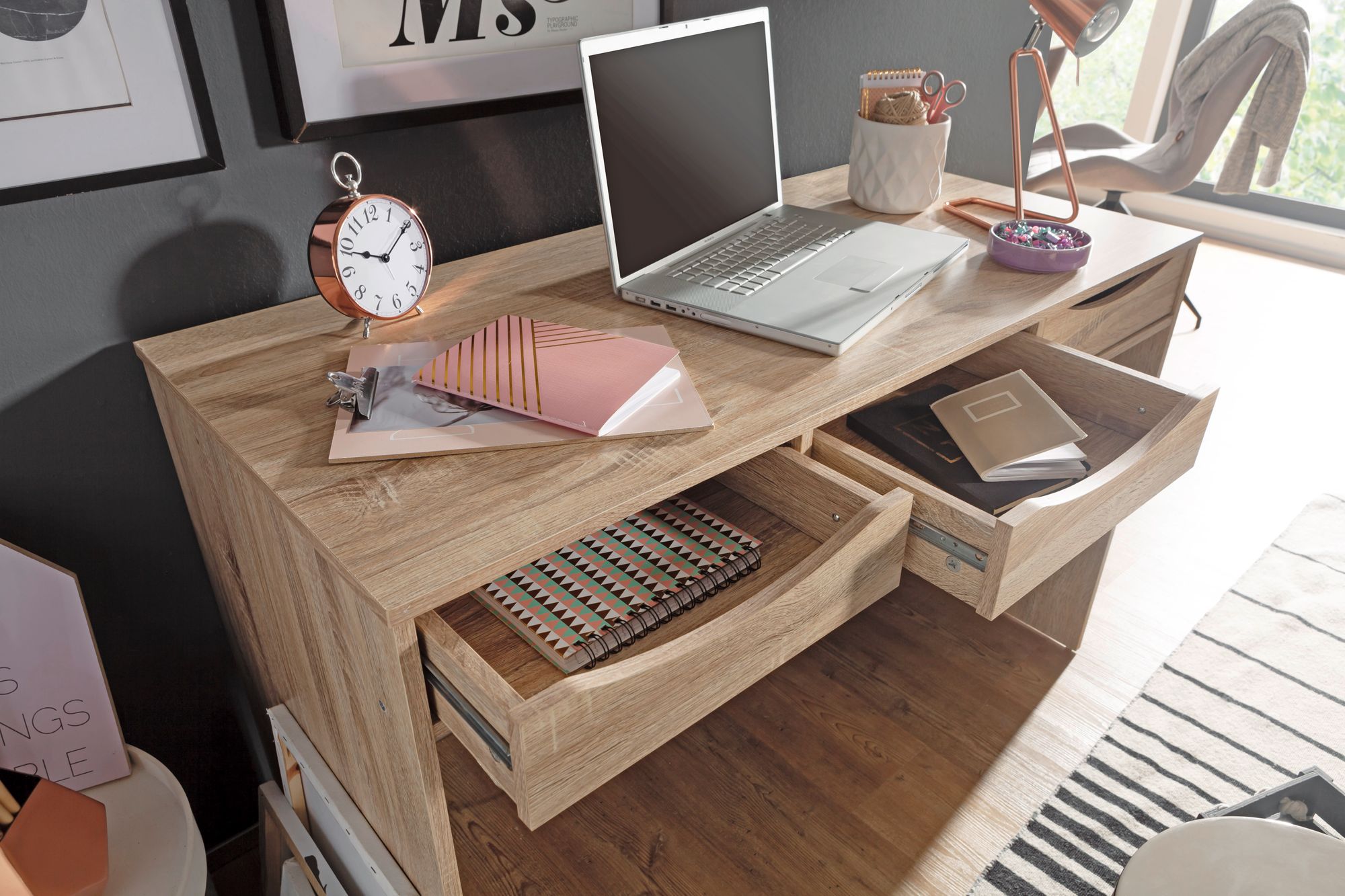40528-WOHNLING-Schreibtisch-SAMO-120-cm-Design-Buerotisch-Sonoma-Eiche-modern-Jugendschreibtisch-3-Schubladen-und-Stauraum-platzsparend-fuer-Heranwachsande--Jungen--Maedchen--PC-Tisch--_4.jpg