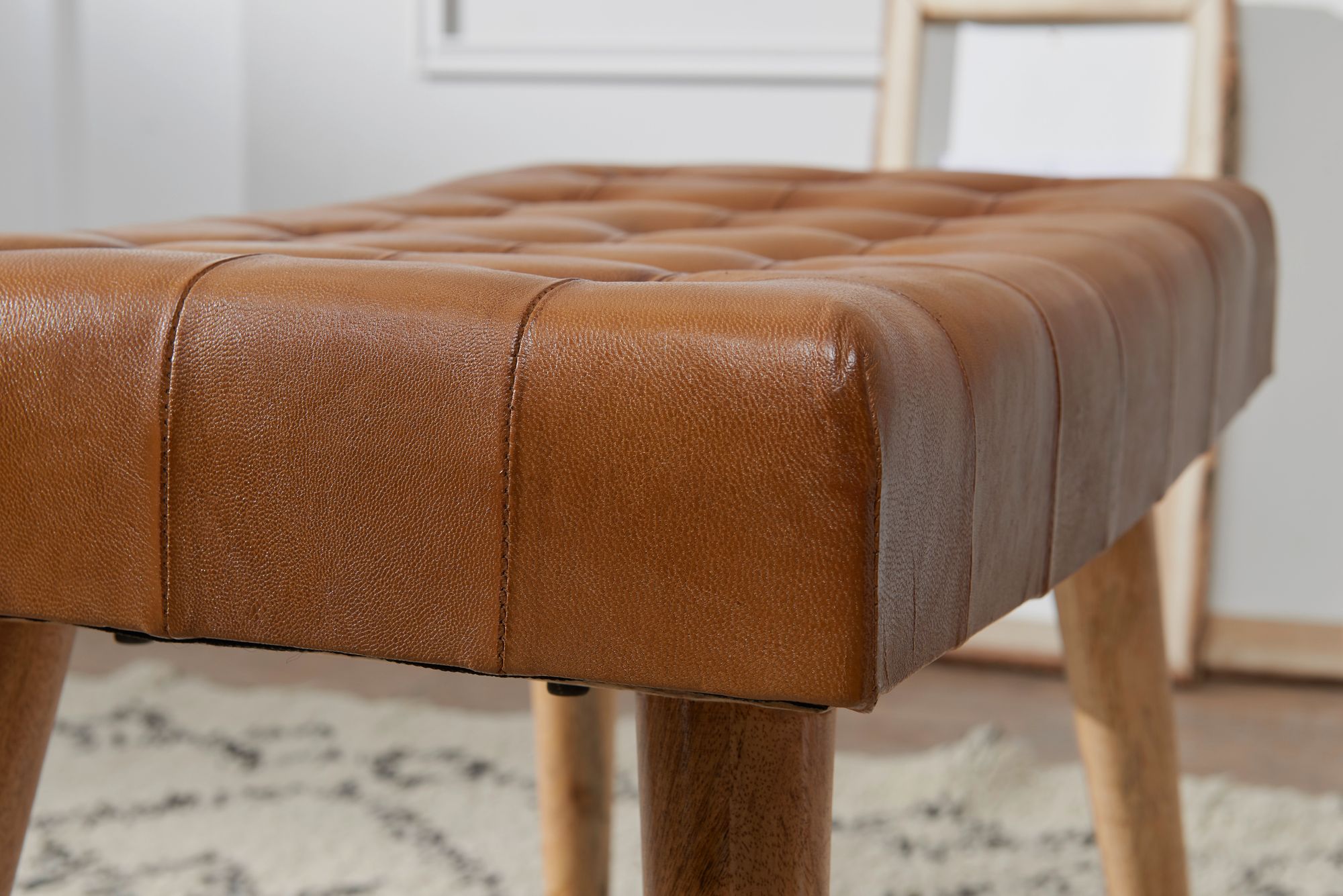 Homescapes Sitzhocker Aus Leder & Ziegenfell – Patchwork Design Mit Holzbeinen, Rustikaler Fußhocker Für Wohnzimmer & Flur – 32 X 32 X 42 Cm
