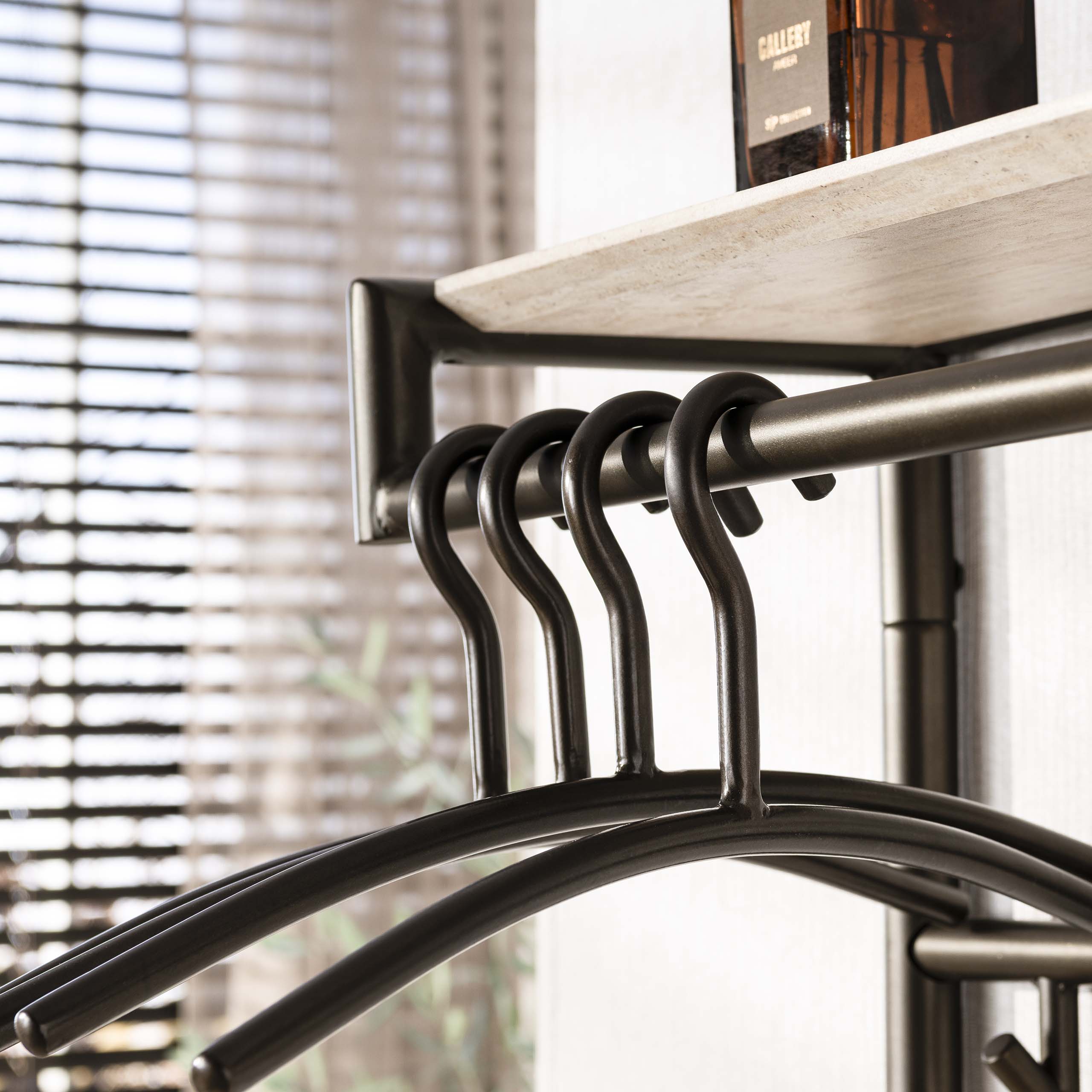 Garderobe Terra hoch 3x7H – Metallgarderobe mit Bronze-Finish