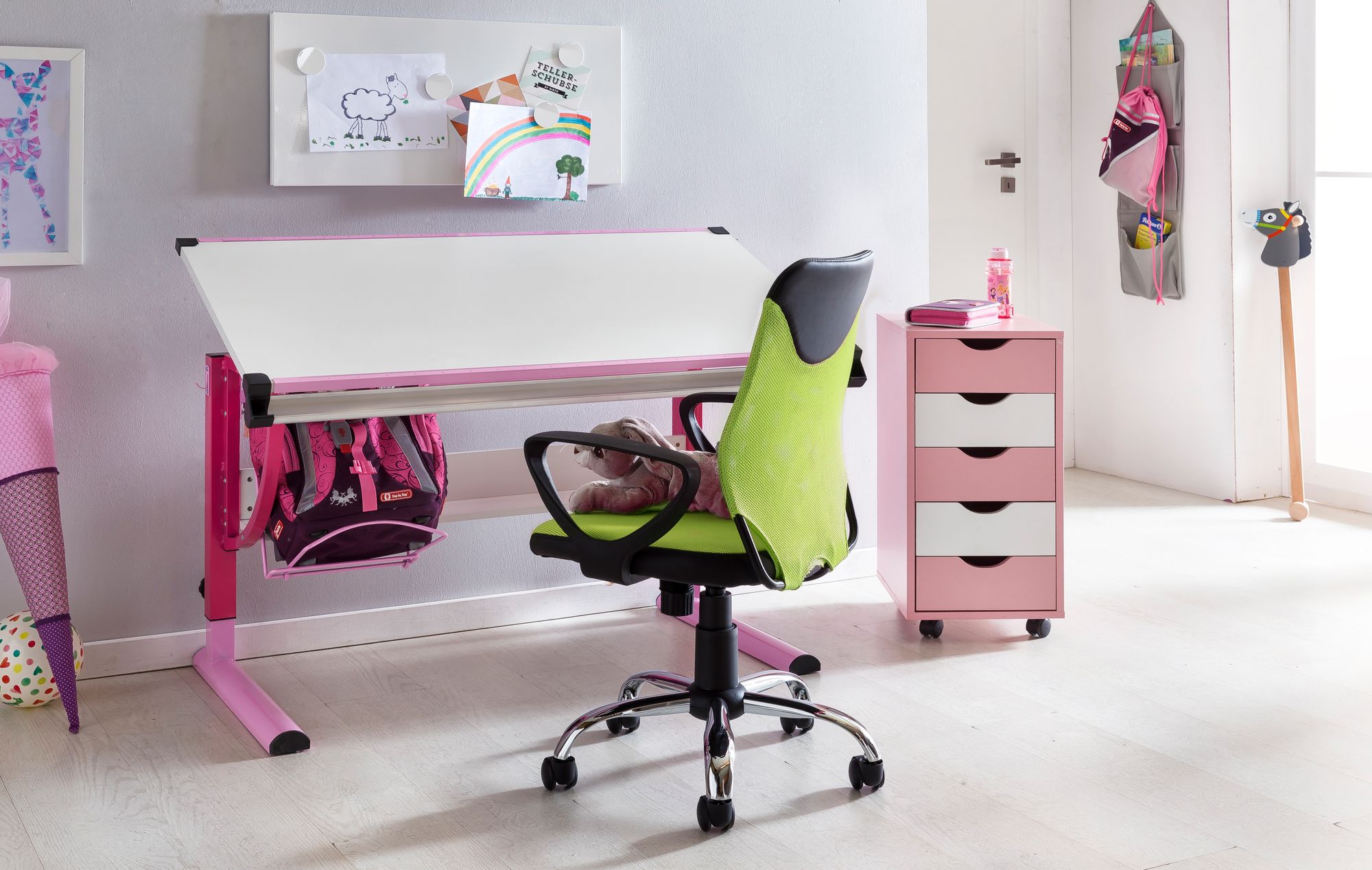 41609-AMSTYLE-Kinder-Schreibtischstuhl-KiKa-Schwarz.jpg