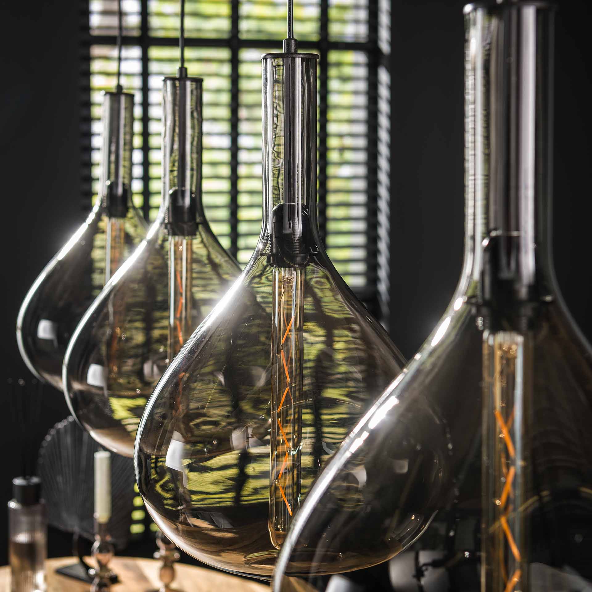 Design Pendelleuchte Smoke Drop 4F – Artic Schwarz mit Rauchglas