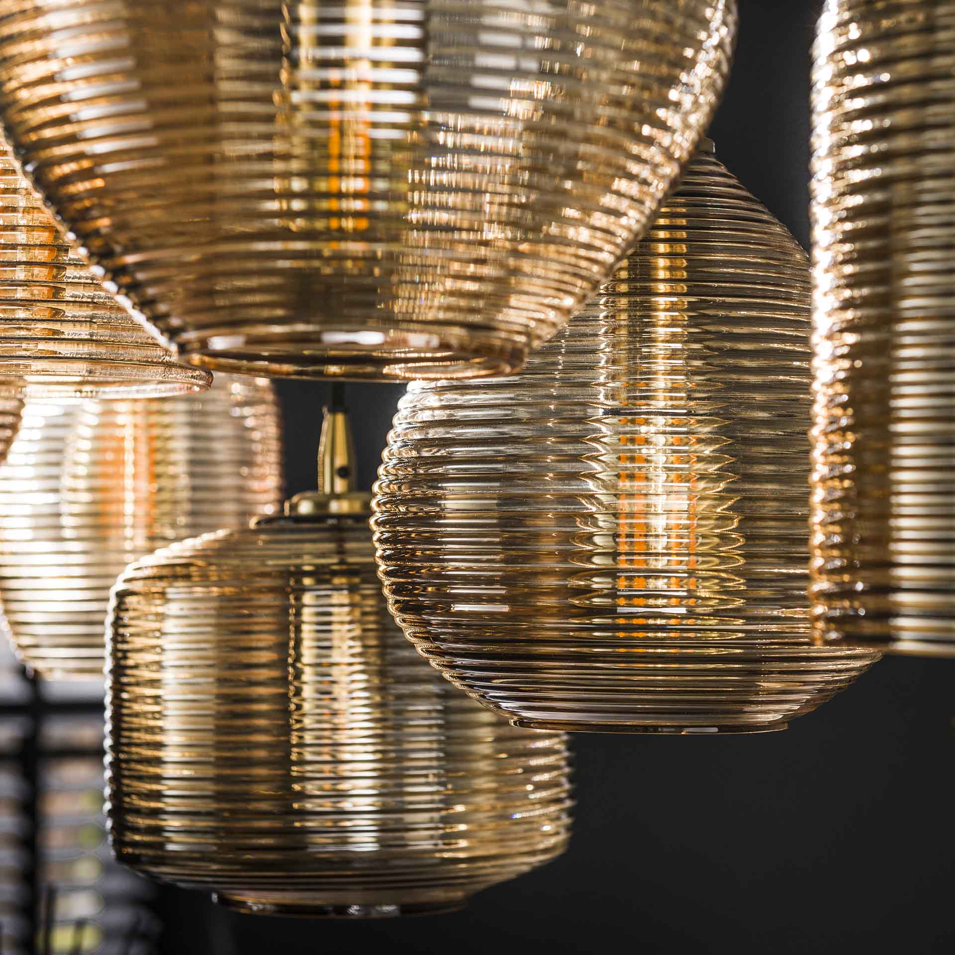 Trendige Hängelampe CONZA aus handgefertigtem Glas – Luxuriöser Blickfang