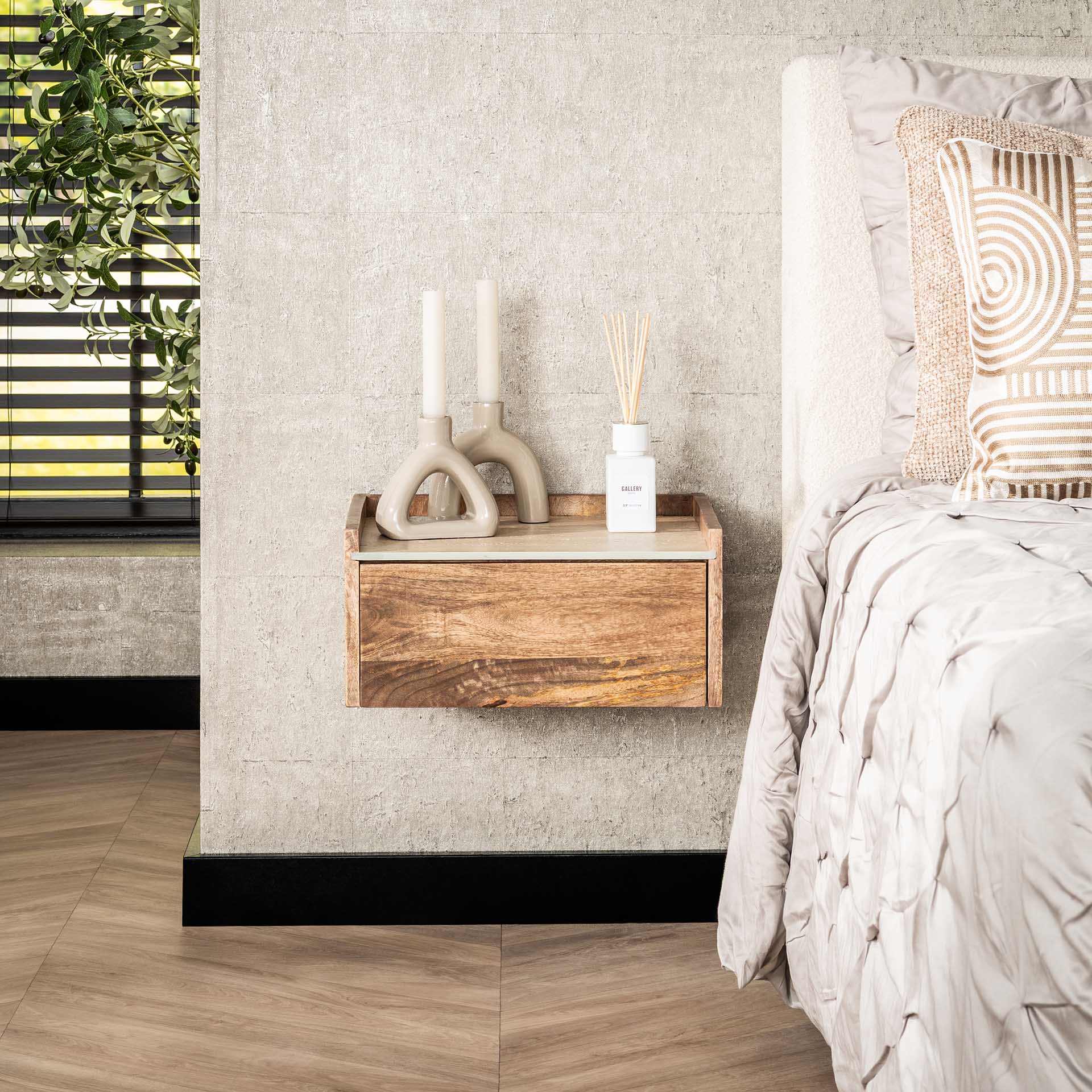 Stilvoller Hängender Nachttisch Nuovo Keramik in Travertinoptik