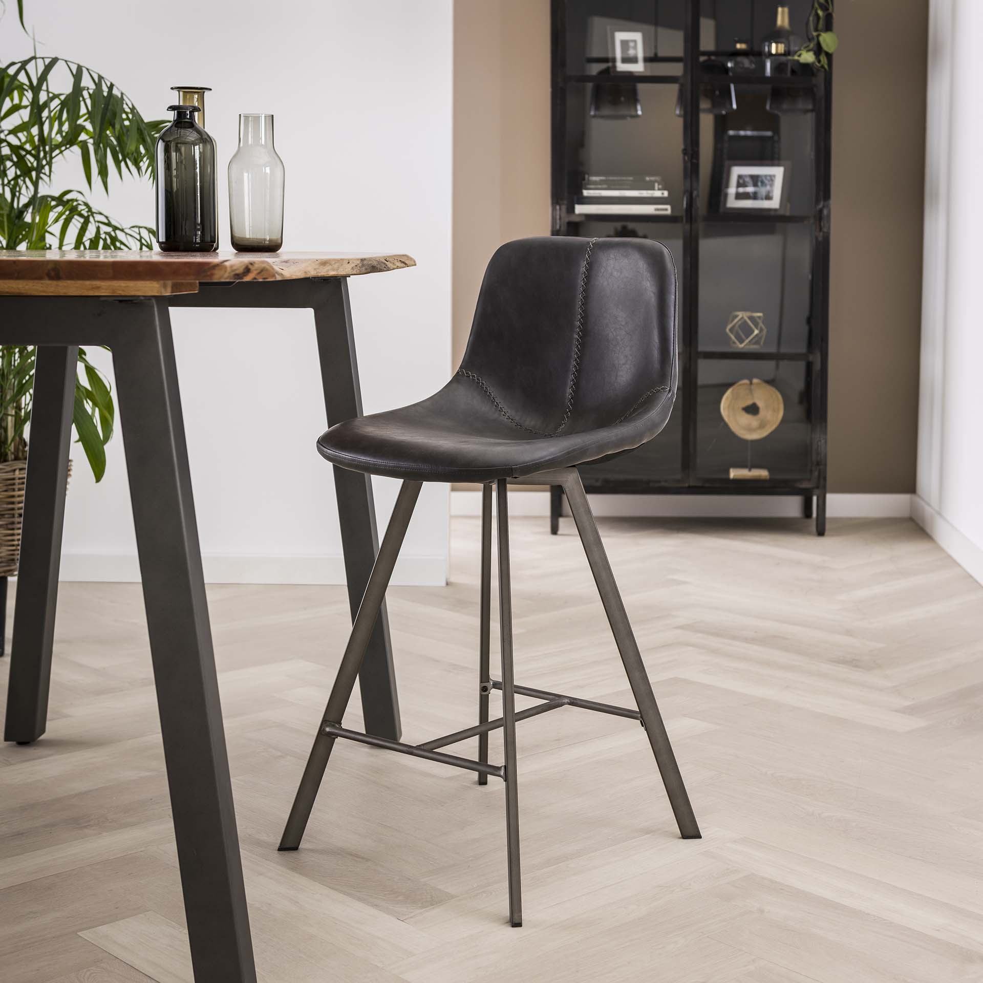 Home Designs Barstuhl zig-zag flacher Rahmen VPE 4/st / Saddle PU Schwarz
