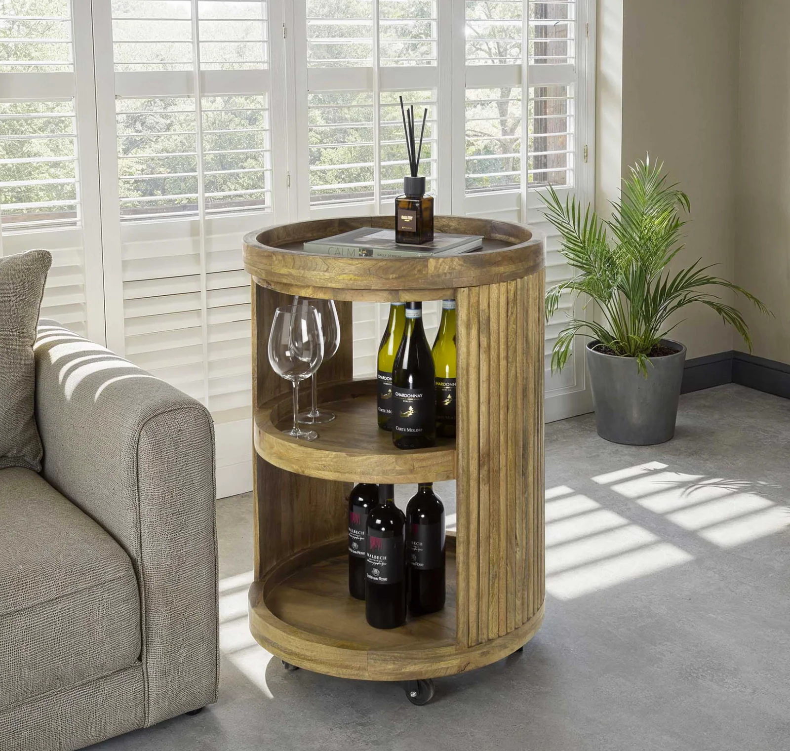 Weintrolley Wave aus Mangoholz – Sandfarbe mit Wellenmuster & 3 Ablagen