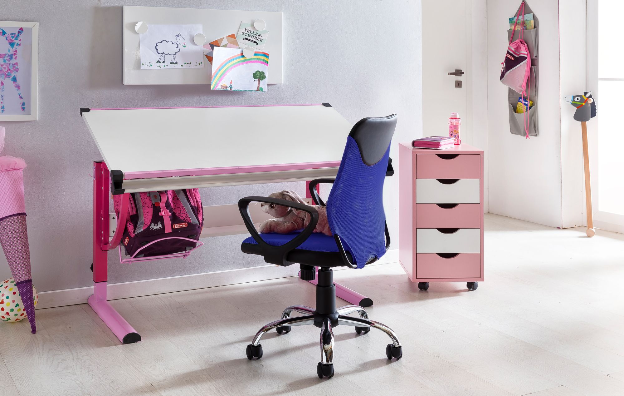 41610-AMSTYLE-Kinder-Schreibtischstuhl-KiKa-Schwarz.jpg