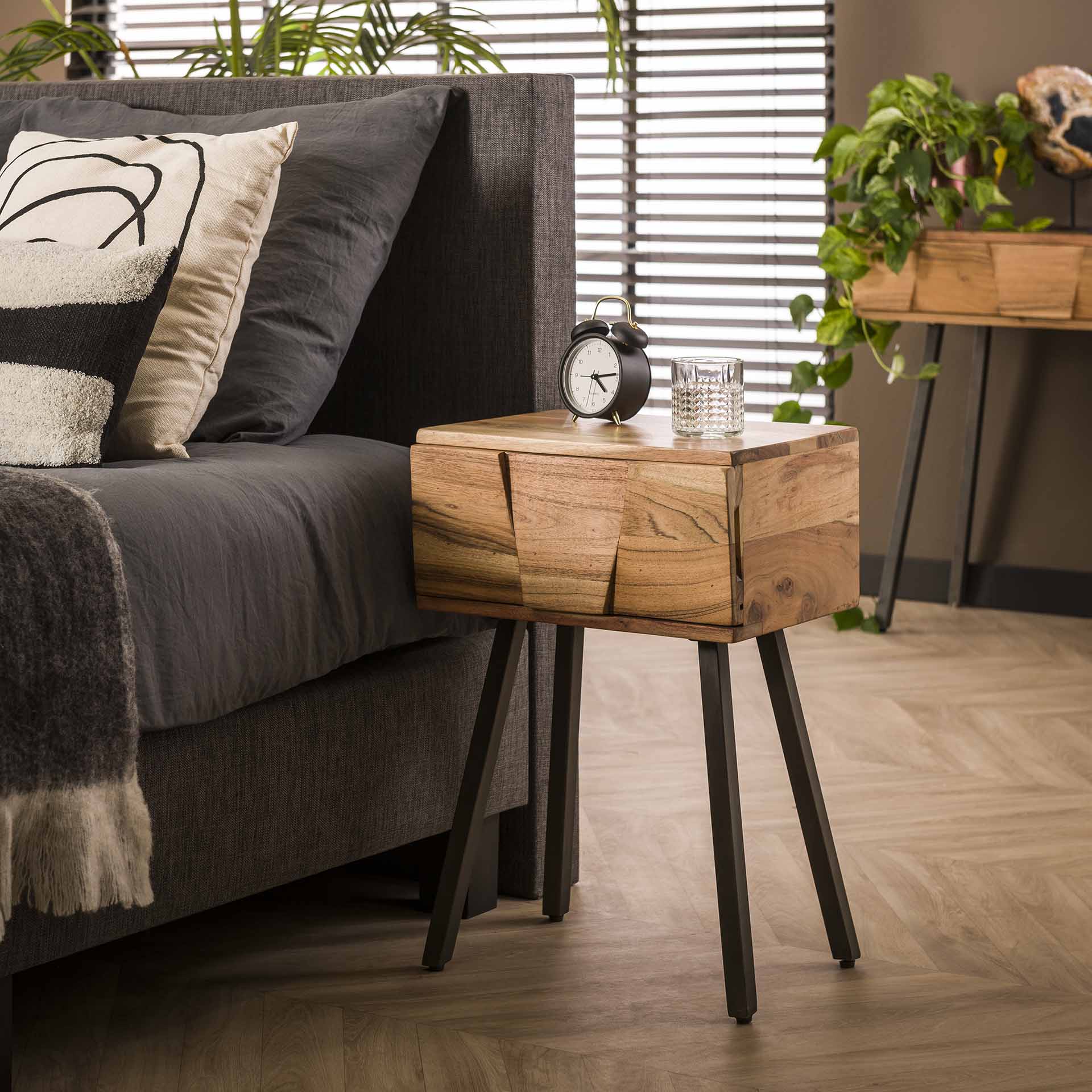 Nachttisch Demn Akazie massiv – Holz & Metall, 1 Schublade