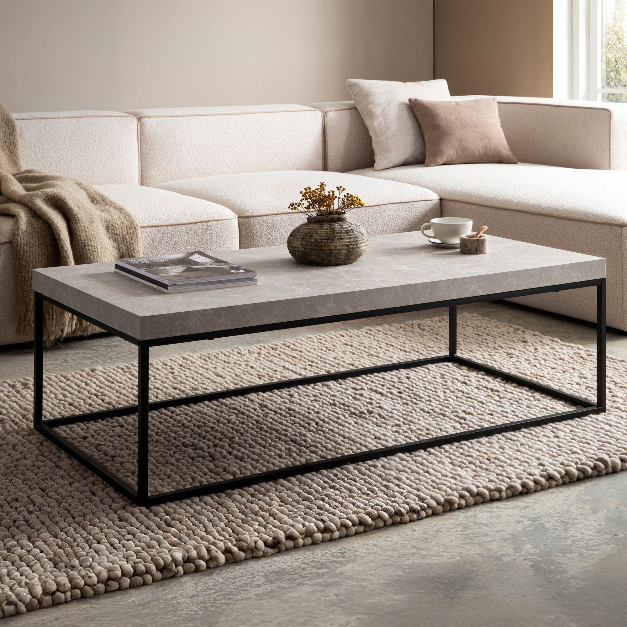 Couchtisch 120x60x38 cm Sandfarben Sofatisch in Stein-Optik Modern, Design Wohnzimmertisch Rechteckig, Lounge Sofatisch Beige, Kaffeetisch Metallbeine Groß